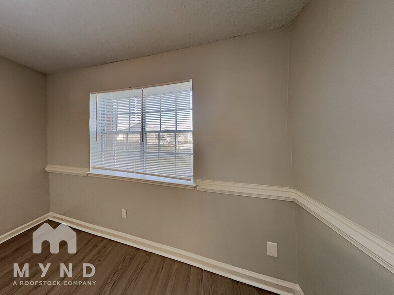 Building Photo - 6267 Phillips Lake Cove