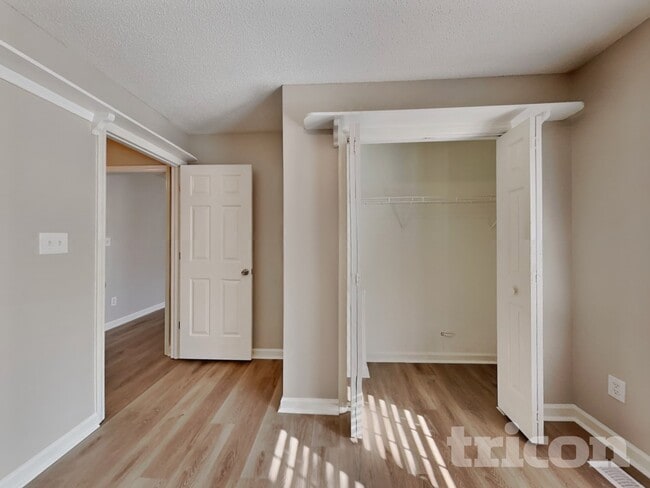 Building Photo - 1004 Spruce Dr