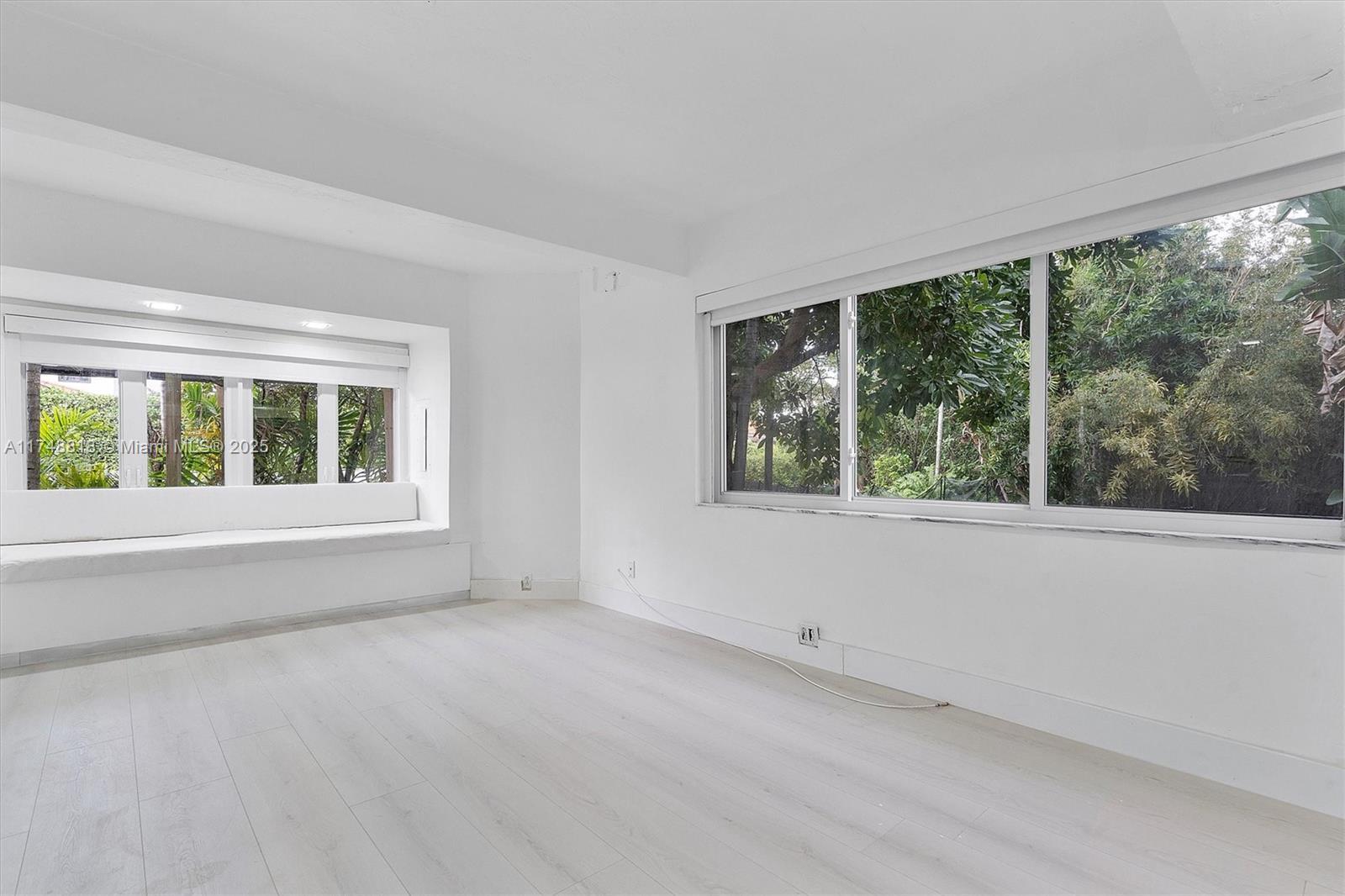 Building Photo - 600 Surfside Blvd