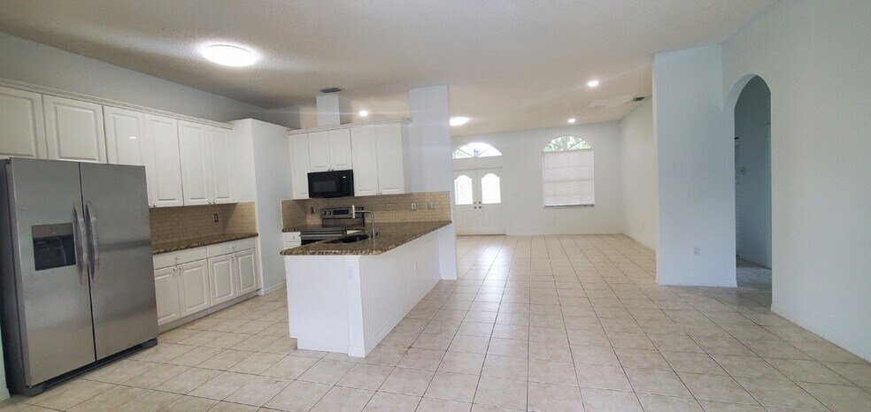 Building Photo - 420 SE 23rd Ln