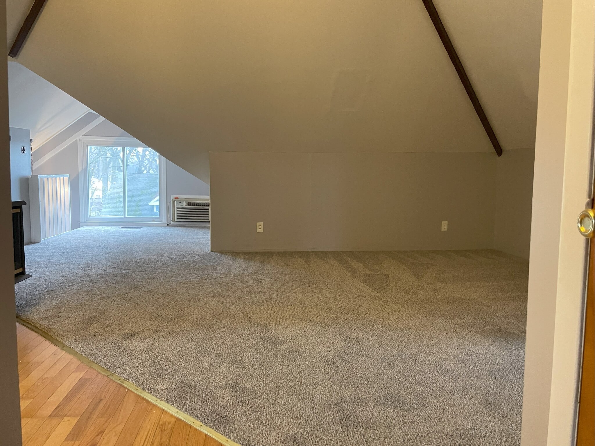 Building Photo - 906 West Ave