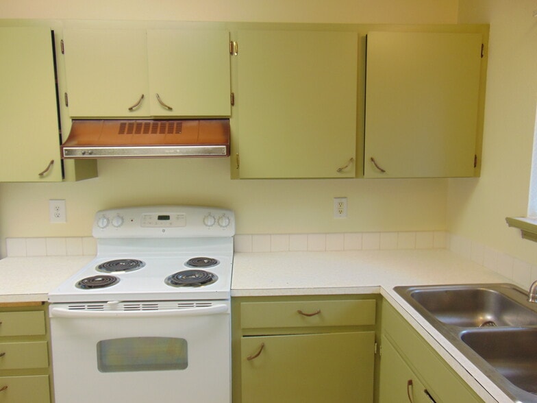 LOTS OF CABINETS - 511 Constitution Ave S