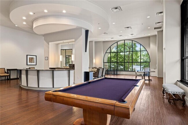 Building Photo - 3040 Peachtree Rd NW