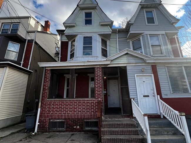 Primary Photo - 943 E State St