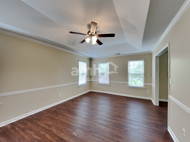 Building Photo - 190 Royalton Rd