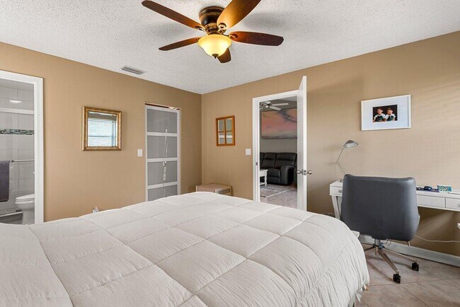 Building Photo - 4654 Lucerne Lakes Blvd E