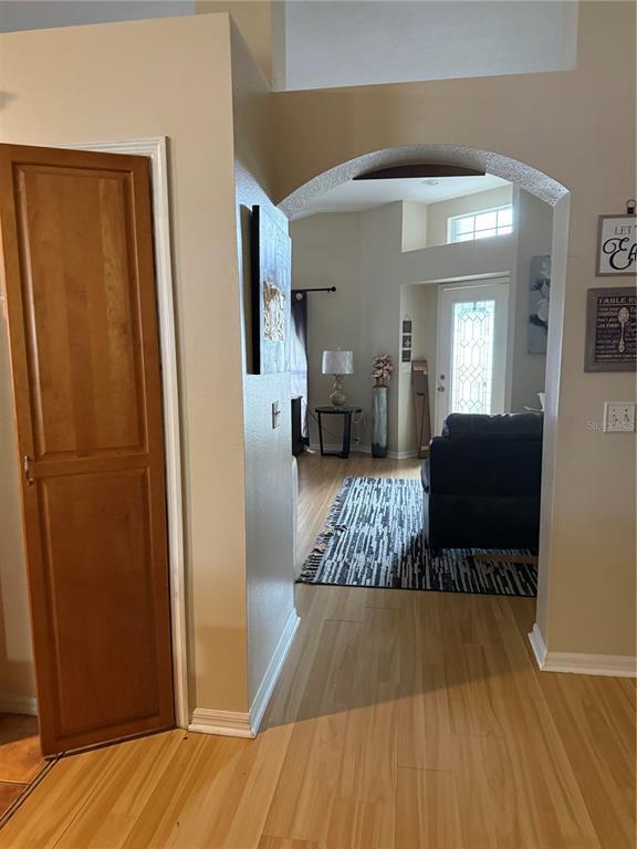 Building Photo - 10457 Crestfield Dr