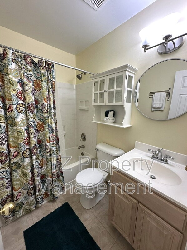 Building Photo - 850 Medinah Cir