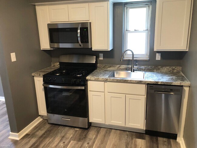 Building Photo - 2 br, 1 bath Townhome - 410 Hulton Rd