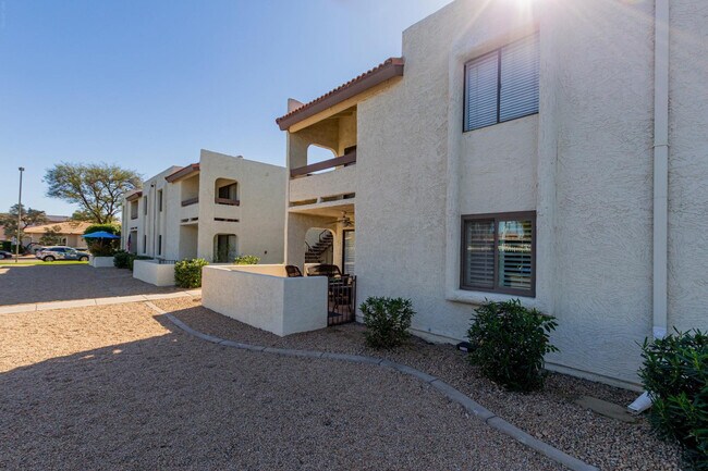 Building Photo - 10444 N 69th St