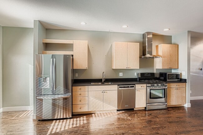 Building Photo - 356 W Archer Pl