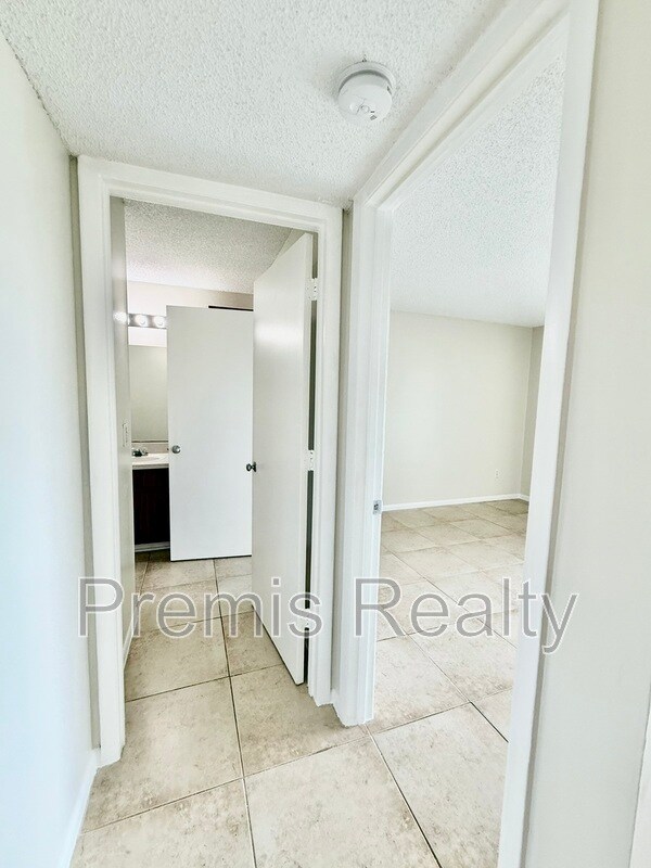 Building Photo - 455 Alt 19