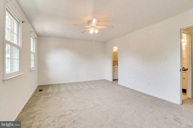 Building Photo - 9911 Whitewater Dr