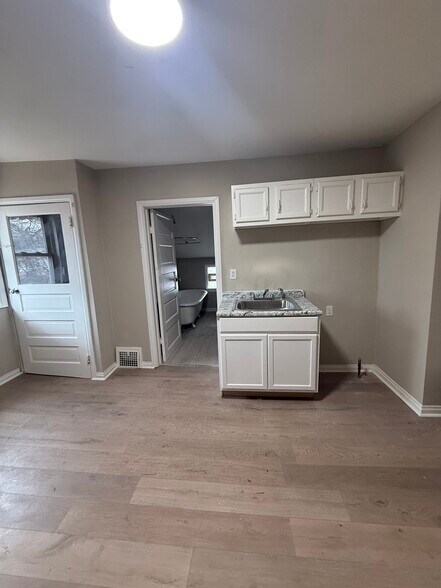 Building Photo - 6523 Lederer Ave