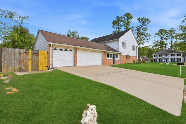 Building Photo - Beautifully Updated 4-Bedroom Home in a Prime Houston Location