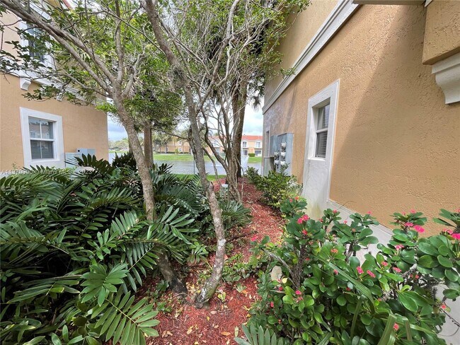 Building Photo - 12869 SW 31st Ct
