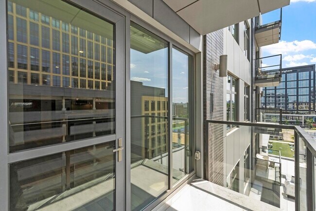 Building Photo - 375 Canal St