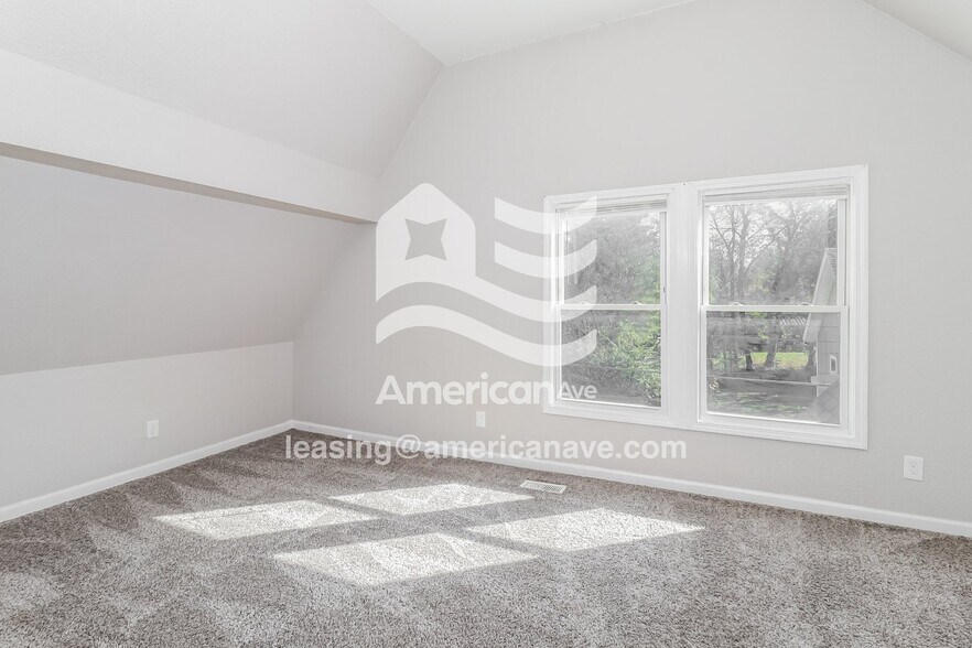 Building Photo - 104 Blackburn Ave