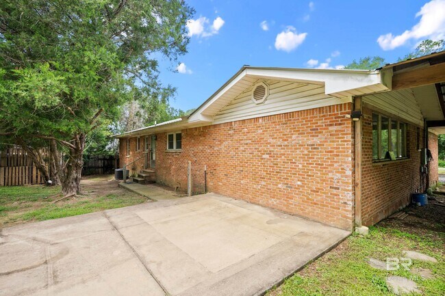 Building Photo - 21213 Lawrence Rd