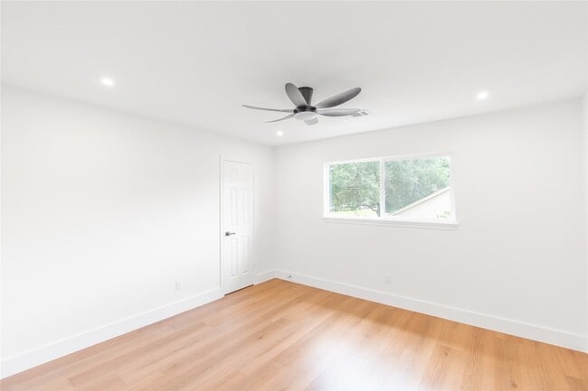 Building Photo - 15202 La Paloma Dr