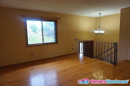 Building Photo - Available 12/1 - wonderful 2 bed, 2 bath t...