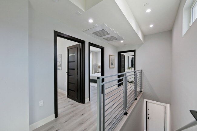 Building Photo - 13637 N Fellows Ave