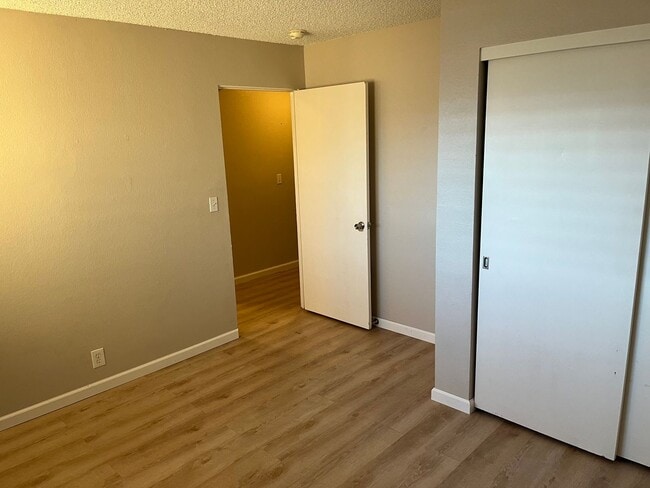 Building Photo - Ground Floor Unit in Park View Village in ...