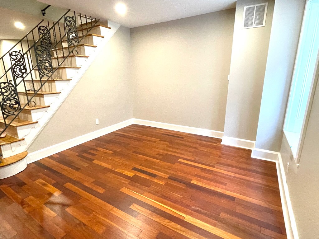 living room - 4680 Umbria St