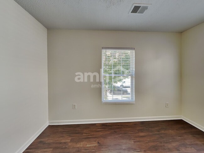 Building Photo - 4426 Red Hook Rd