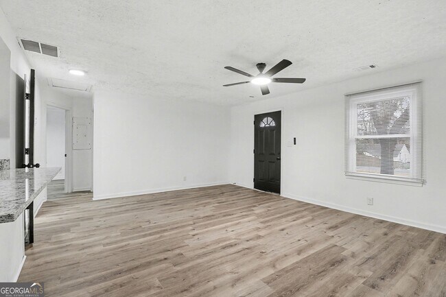 Building Photo - 2160 Dowdell Dr