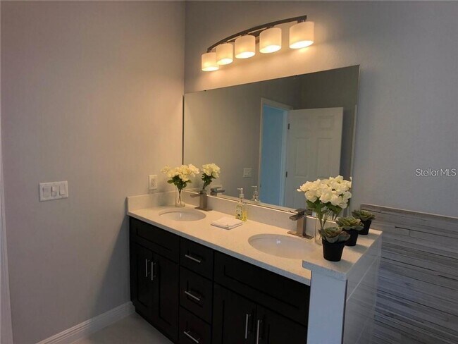 Building Photo - 205 Flounder Pl
