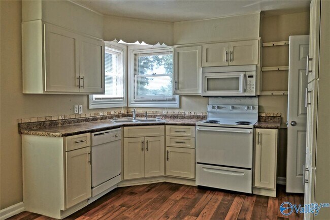 Building Photo - 6504 Whitesburg Dr