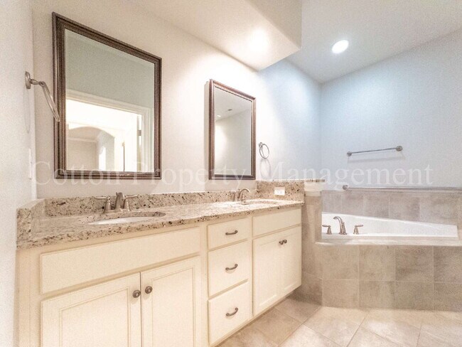 Building Photo - 633 Jenoa Dr