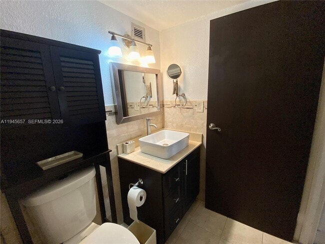 Building Photo - 17011 N Bay Rd