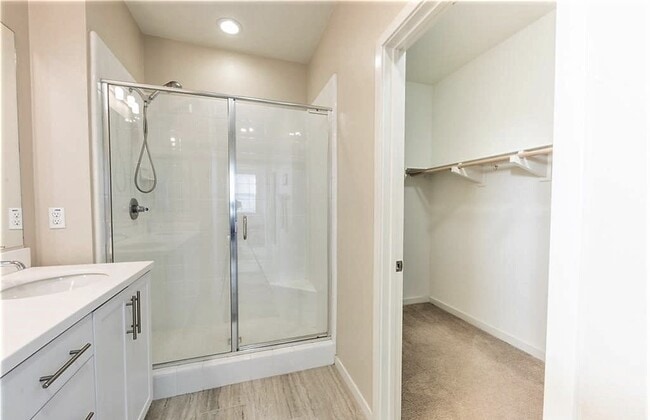 Building Photo - 2 Adelfa St