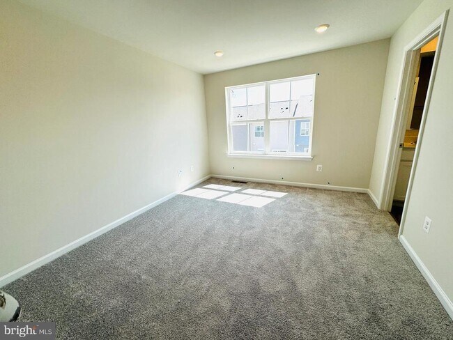 Building Photo - 12 BROOKFIELD Mews