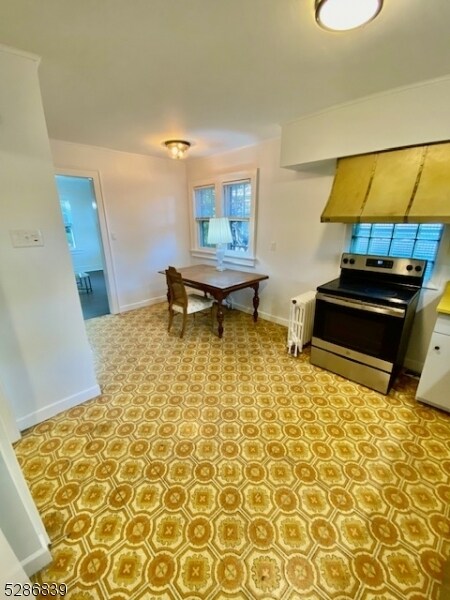 Building Photo - 136 S Centre St