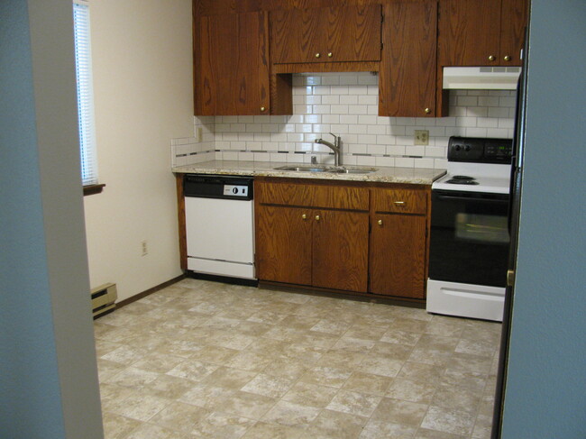 Kitchen - 12011 114th AVE CT E