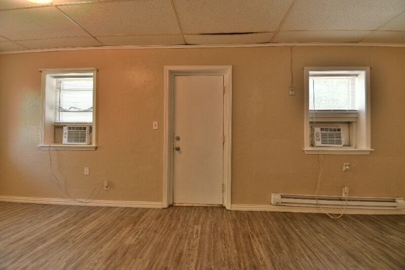 Building Photo - 808 W Cypress Ave