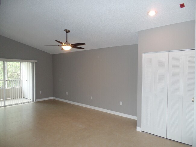 Building Photo - 2850 N Oakland Forest Dr