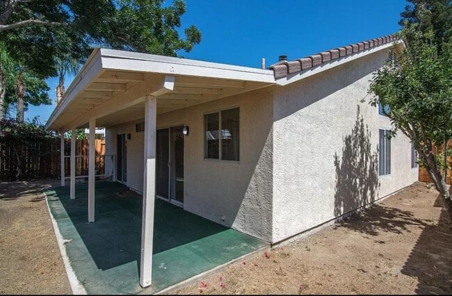 Building Photo - Charming Home For Rent