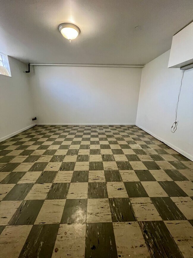 Building Photo - Gorgeous 3-Bedroom Townhome in Ambler! Available NOW! Last Month’s Rent WAIVED up front for quali...