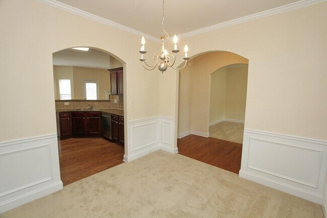 Building Photo - 728 Castle Top Ct SE