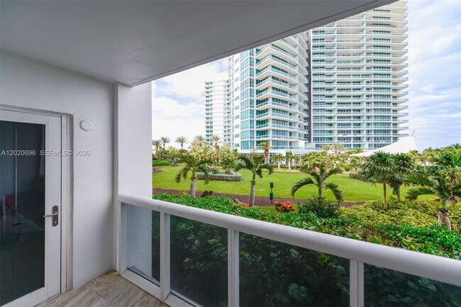 Building Photo - 10275 Collins Ave