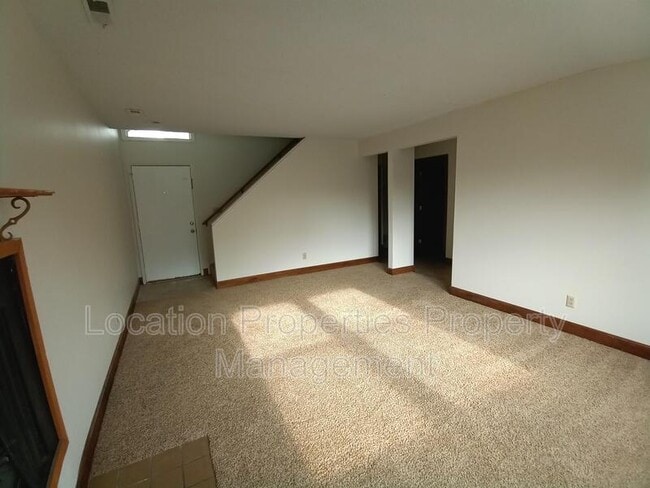 Building Photo - 104 Glenview Dr