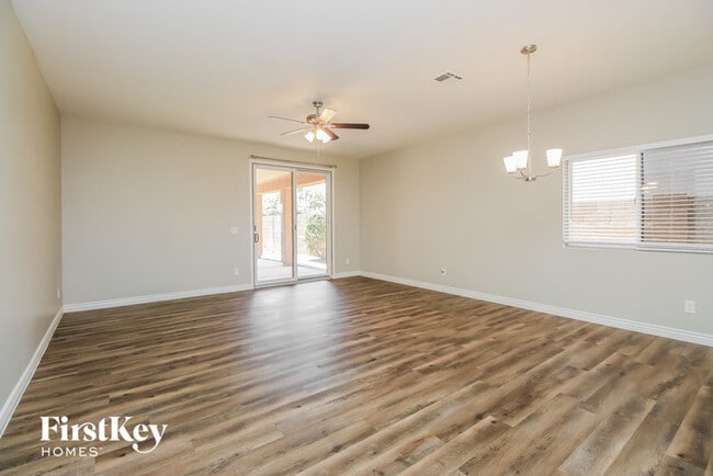 Building Photo - 677 W Mesquite Tree Ln