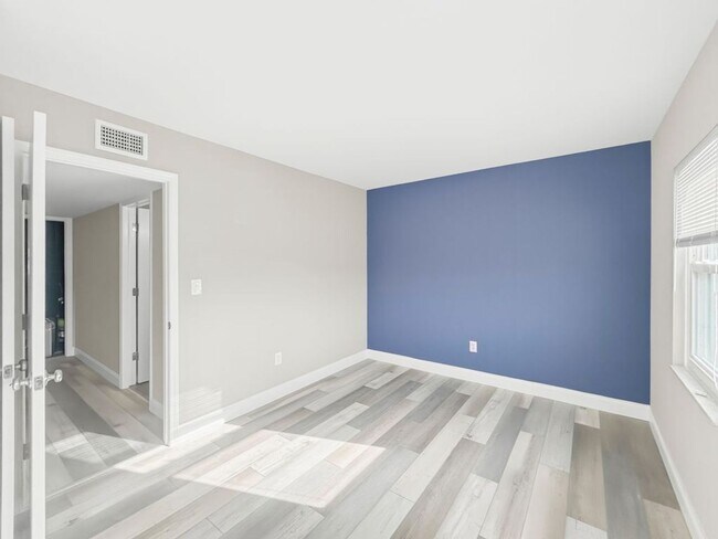 Building Photo - Modern & Bright Living in South Pasadena – Your Coastal Retreat!