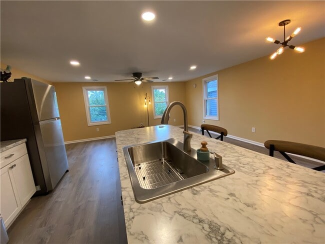 Building Photo - 233 W Commercial St