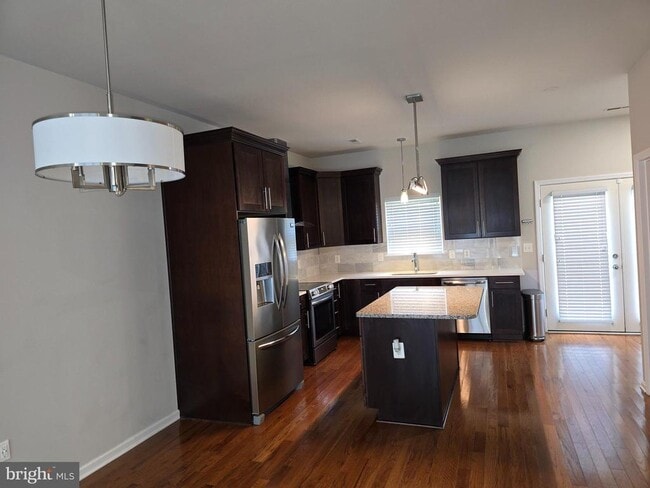 Building Photo - 429 Woodcrest Dr SE