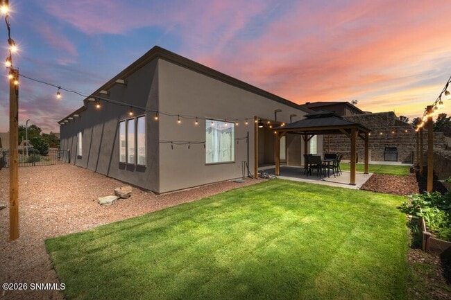 Building Photo - 2561 Desert Cove Pl